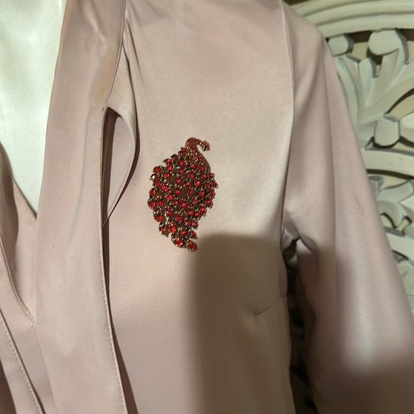 Elegant Red Peacock Brooch - Picture 3 of 6